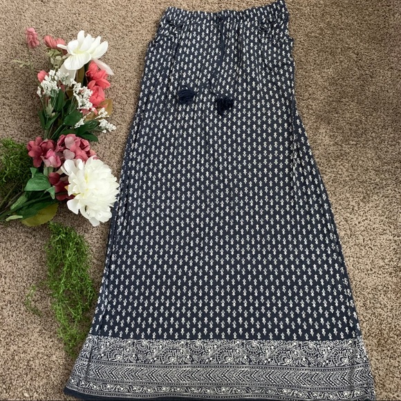 Max Studio Dresses & Skirts - Blue skirt with white design